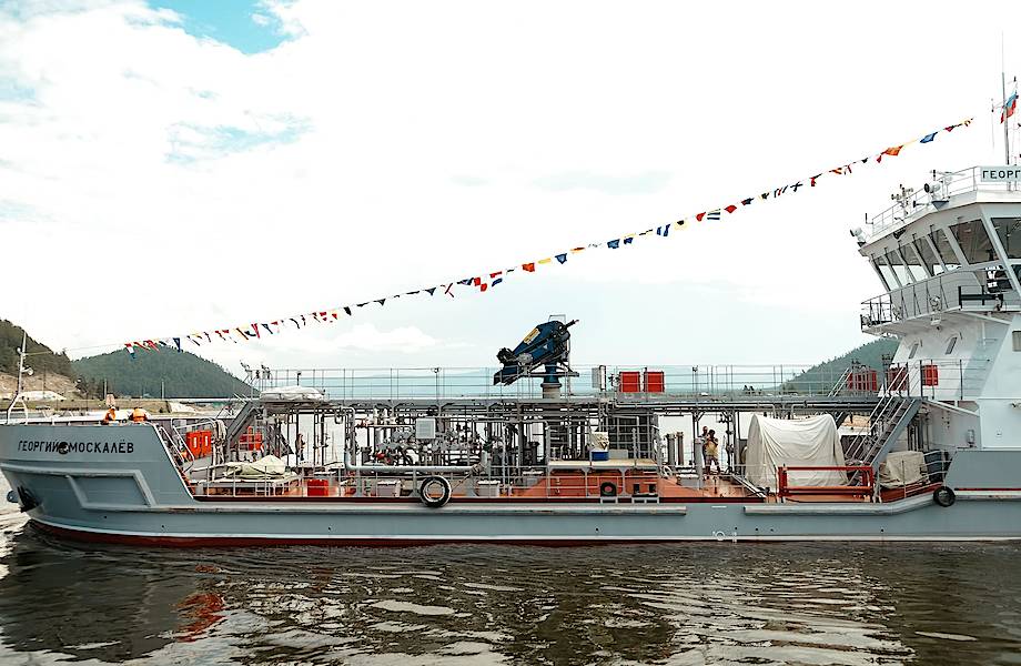 На Байкале спустили на воду уникальное судно, которое спасет озеро от загрязнения 