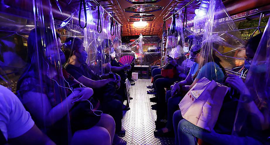 Фото дня: перегородки в филиппинском автобусе