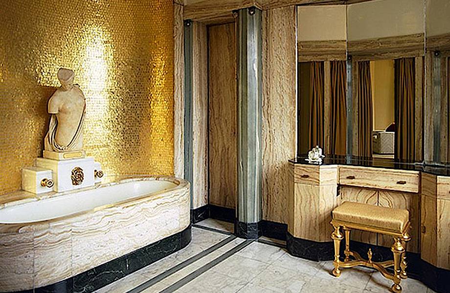 С легким паром: 11 невероятных королевских ванных комнат