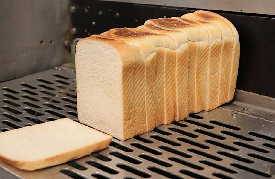 История хлеба: как впервые придумали продавать его нарезанным