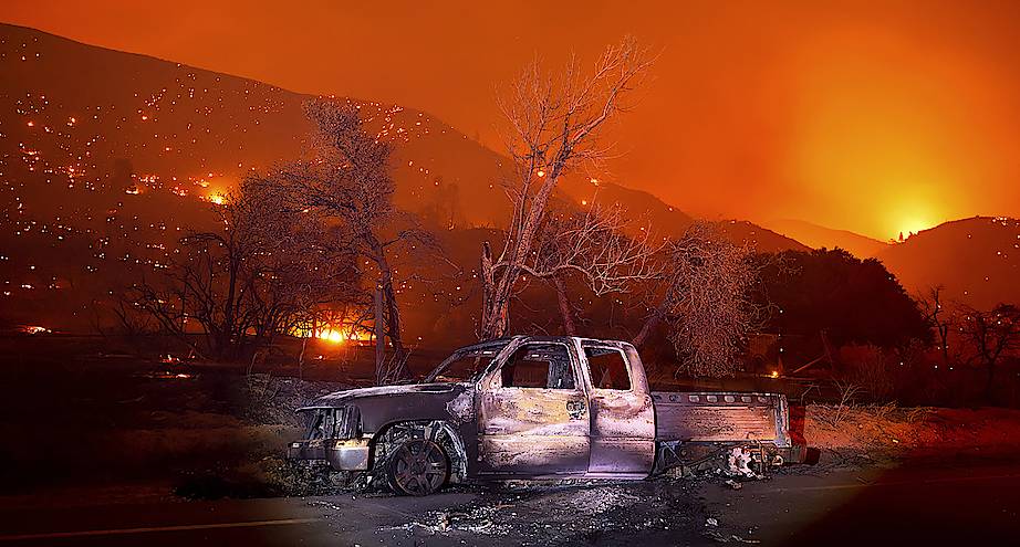 ​Фото дня: Калифорния, окутанная пожарами