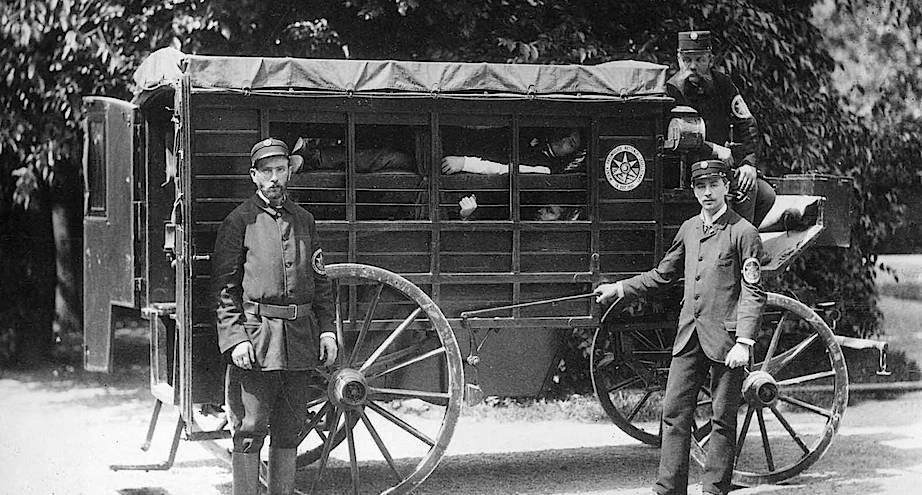 Фото дня: карета скорой помощи, начало ХХ века
