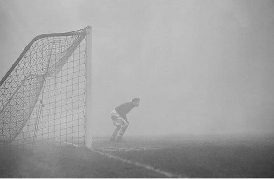 Забудьте про ёжика: целый футбольный матч в тумане