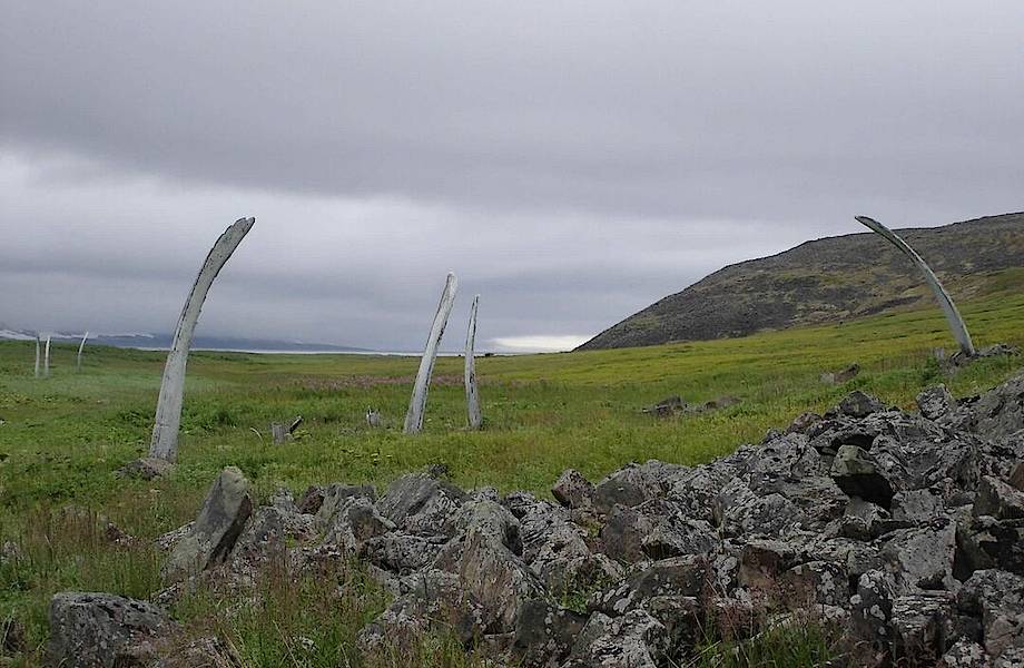 Аллея китов на Чукотке: место, где, по легендам, бились древние летающие шаманы