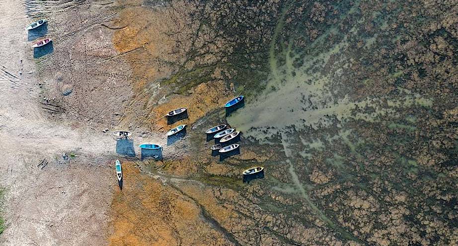 Фото дня: обмелевшее Мраморное озеро в Турции