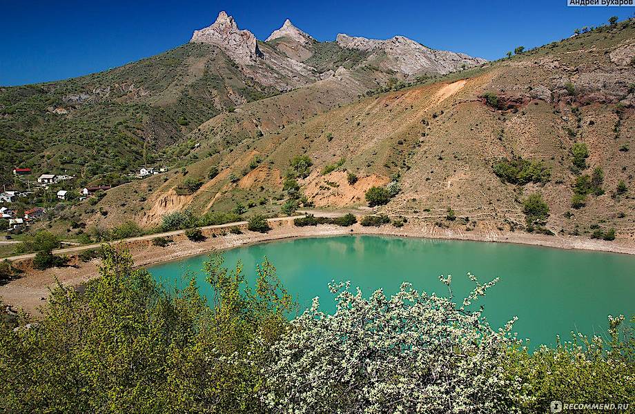 В Крыму исчезает потрясающей красоты ледниковое Изумрудное озеро