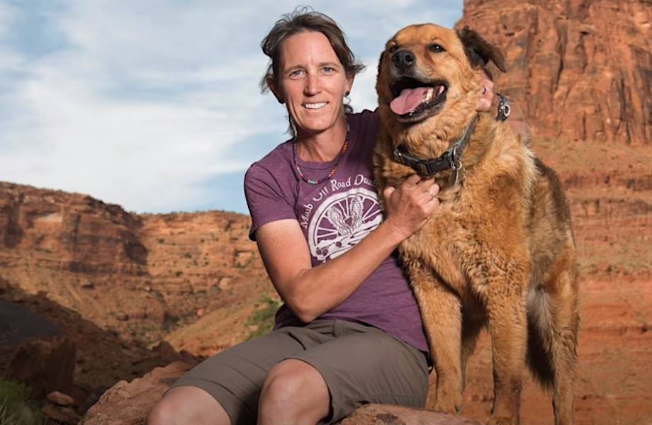 Видео: Удивительная история выживания человека, спасенного собакой