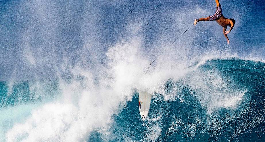 Фото дня: серфер и его волна 