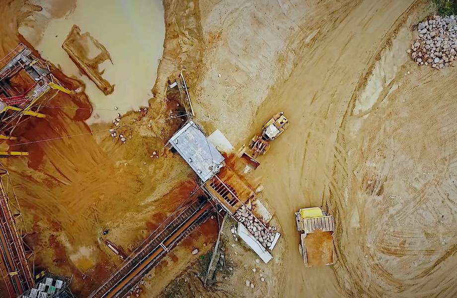 Видео: Зачем пустынная Саудовская Аравия скупает песок из Австралии