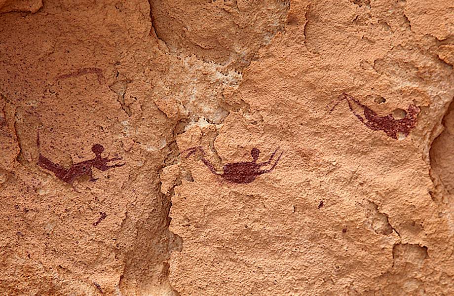 Пещера Пловцов: откуда в сердце Сахары петроглифы с плавающими людьми