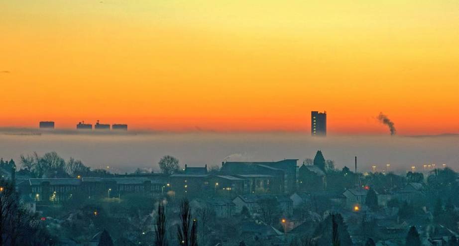 Фото дня: город в тумане