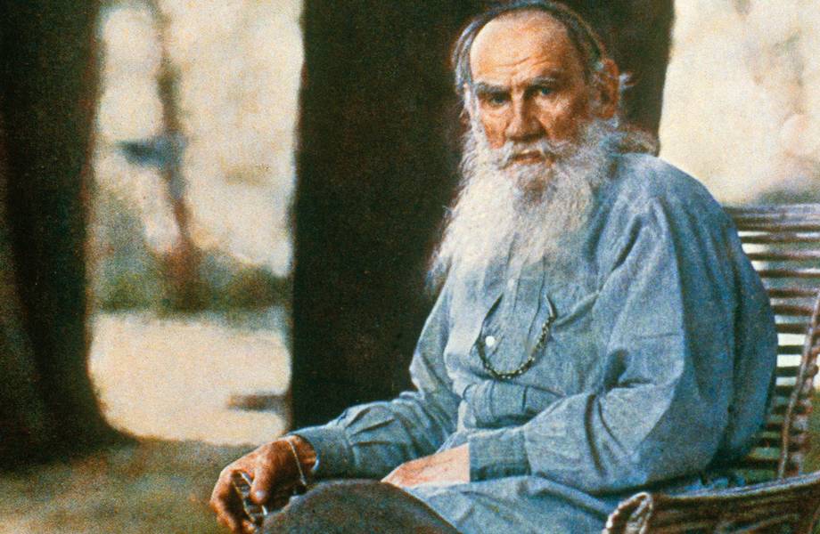 Почему Лев Толстой отказался от Нобелевской премии и зачем дарил всем сапоги
