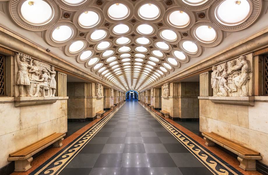 10 фото о том, что происходит ночью в московском метро