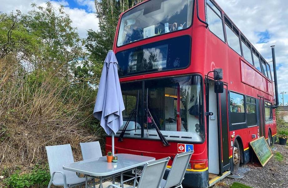 19 фото о том, как британцы превратили двухэтажный автобус Лондона в дом на колесах