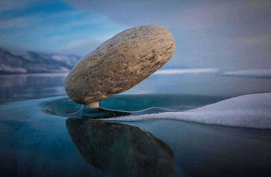 Байкальский дзен: загадочное явление, из-за которого камни будто подвешены над водой