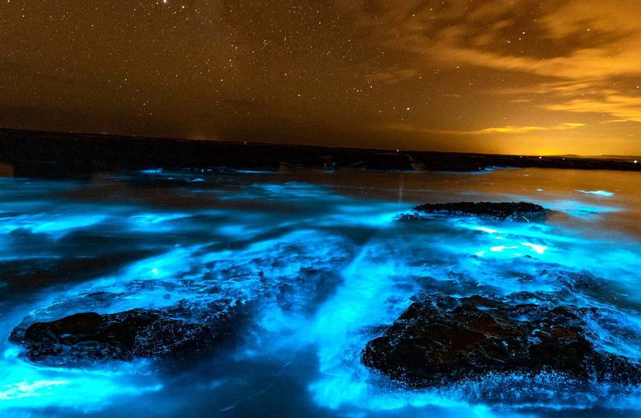 10 потрясающих фото заливов, которые ночью выглядят как порталы в иные миры