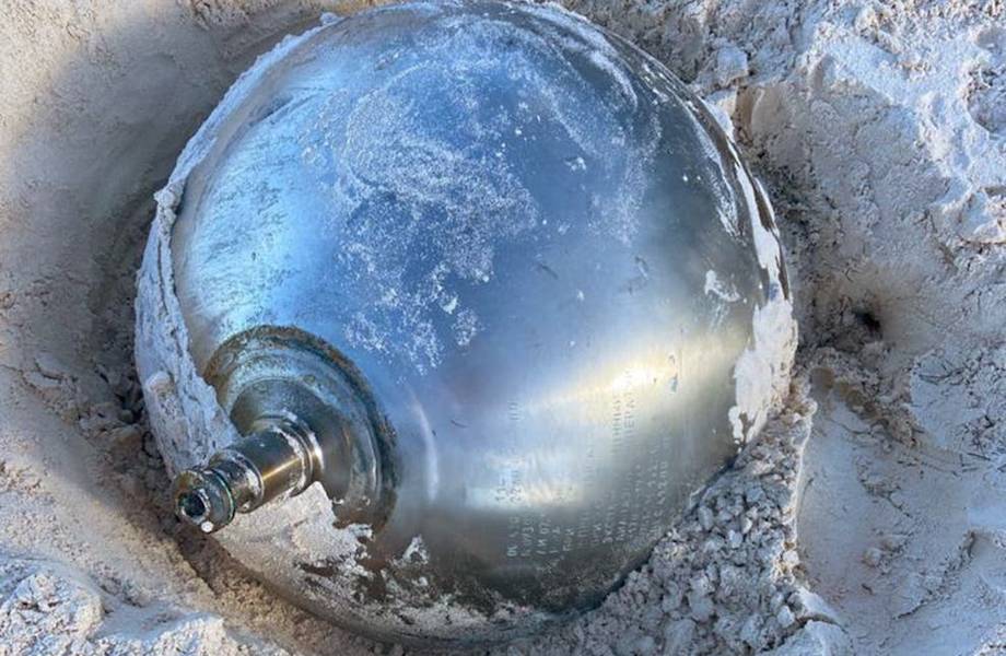 Странный шар из металла со словами на русском нашли на Багамах