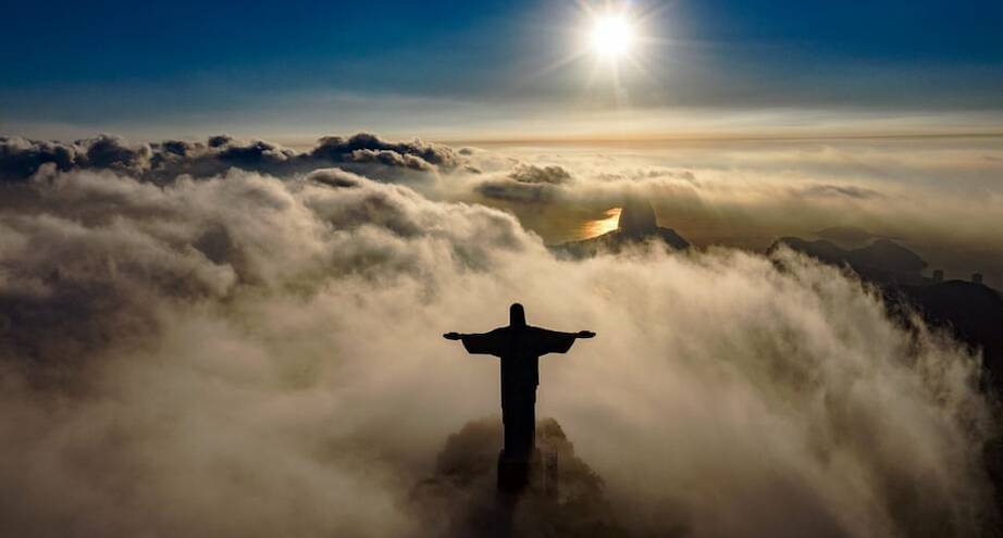 Фото дня: восход над Рио-де-Жанейро