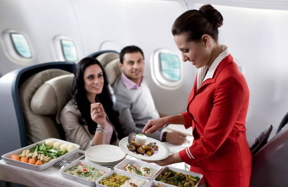 Магия высоты: почему во время полета еда меняет свой вкус
