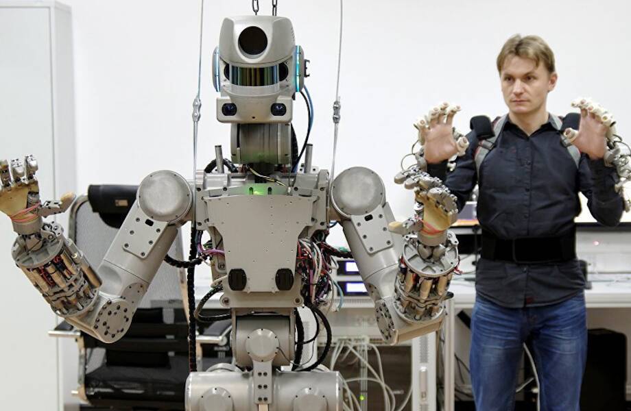 Почему ошибки антропоморфных роботов очень сильно раздражают человека