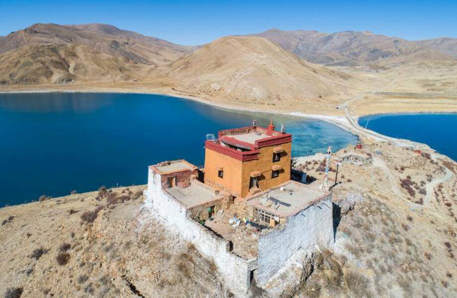 Где живет самый одинокий монах Тибета