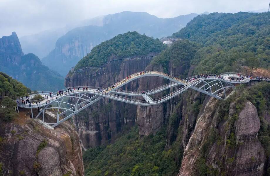 Видео: Невероятный двухъярусный мост «Жуйи» в провинции Чжэцзян