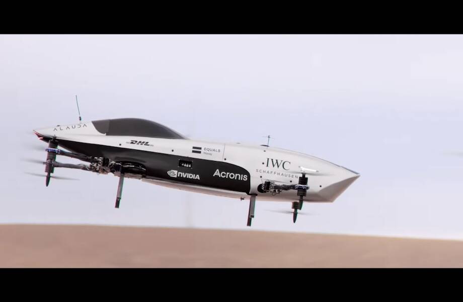 Видео: Летающий автомобиль, разгоняющийся до 100 км/ч за секунды, показали в воздухе