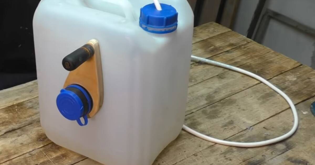 Переноска из канистры. Катушка для удлинителя из канистры. Электрическая переноска из канистры. Удлинитель из канистры. Катушка из канистры.