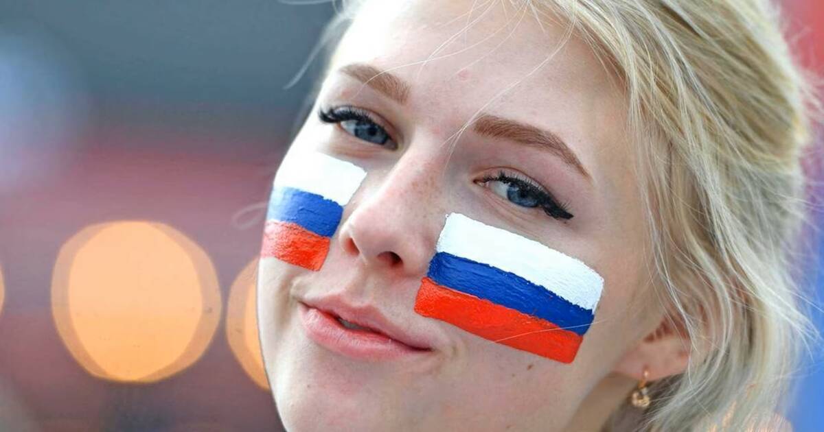 Туристы в петербурге. Russians abroad. Russians abroad. Russians abroad. Женщина в путешествии.