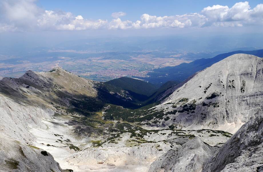 Горы и лыжи: 5 мест, куда россиянам можно поехать кататься на склонах