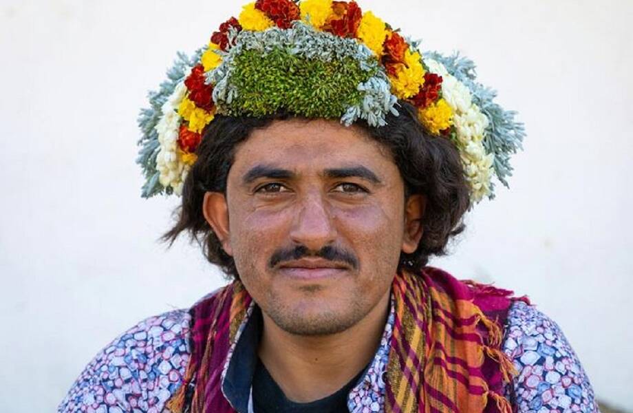 14 фото кахтанитов, украшающих себя цветами: зачем мужчины это делают и где живут