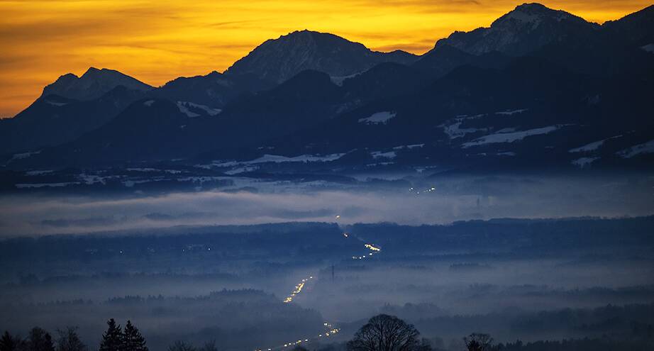Фото дня: солнце встает над горами