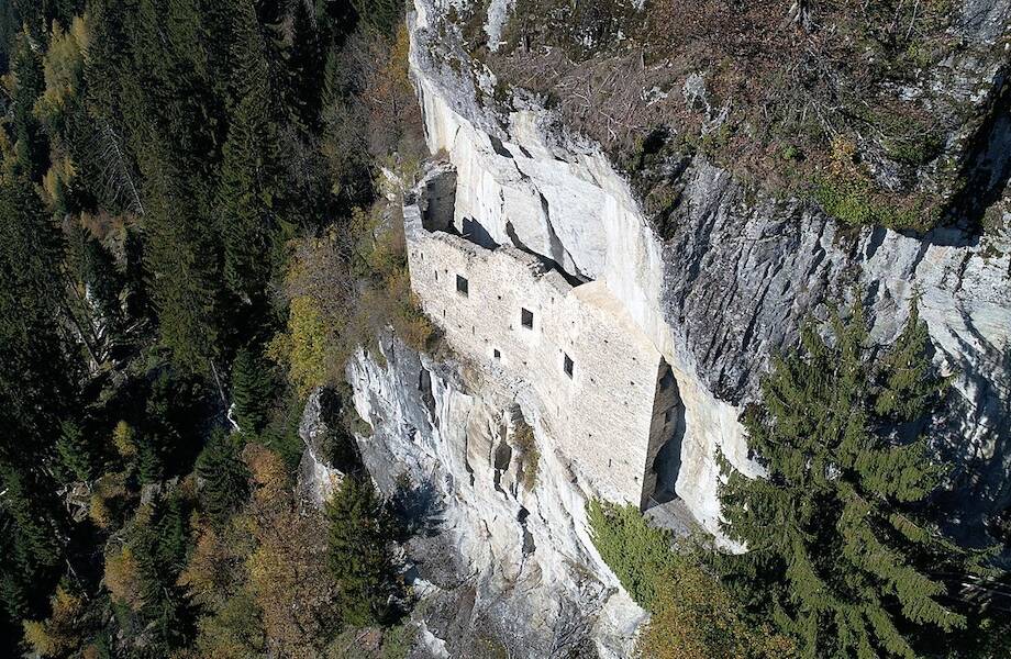 Тайны Кропфанштайна — самого неприступного «замка-пещеры», который спрятан в скале
