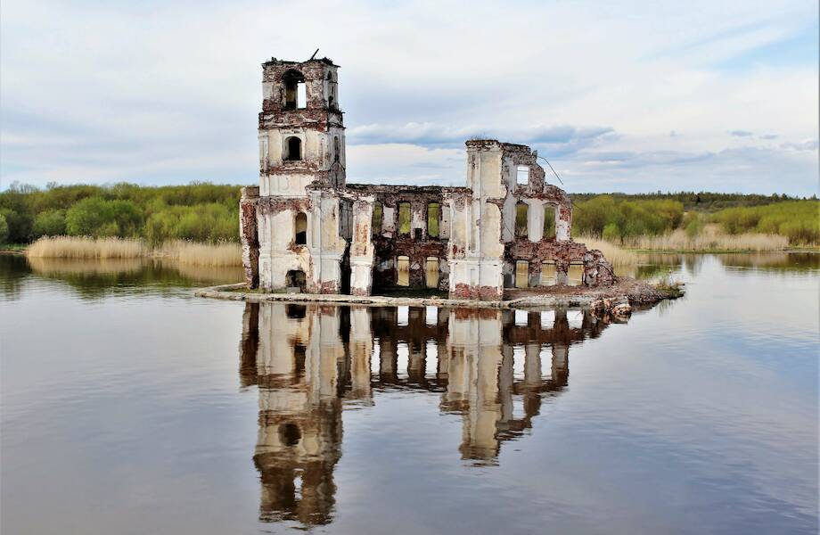 Что случилось с селом Крохино, от которого остались лишь руины церкви
