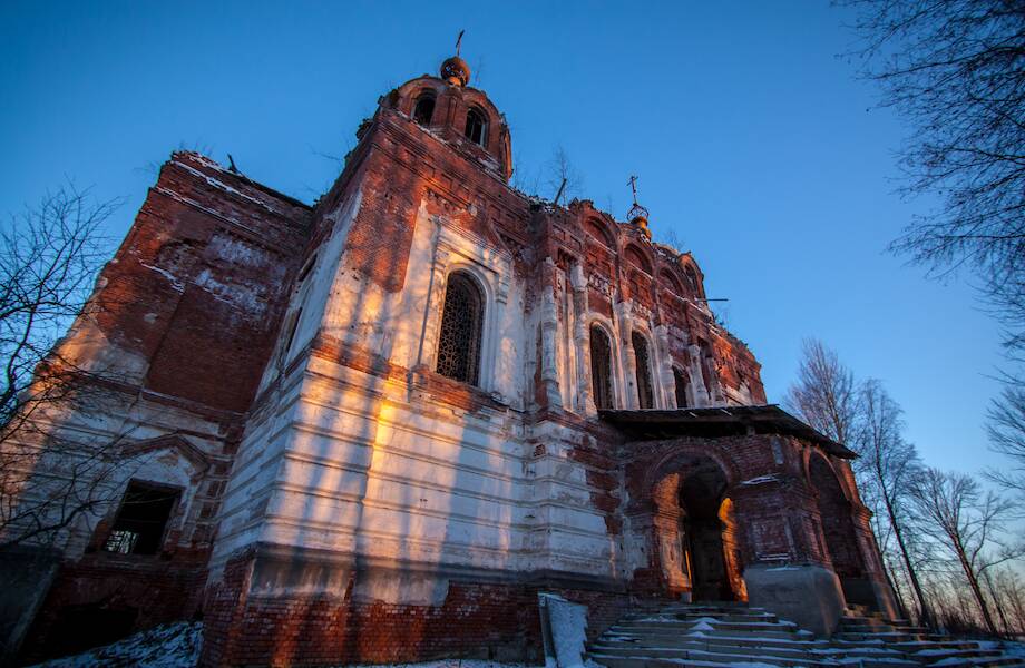 Как среди болот появился монастырь: удивительное место в Новгородской области