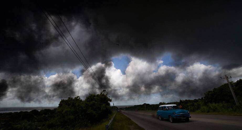 Фото дня: пожар на кубинском нефтехранилище