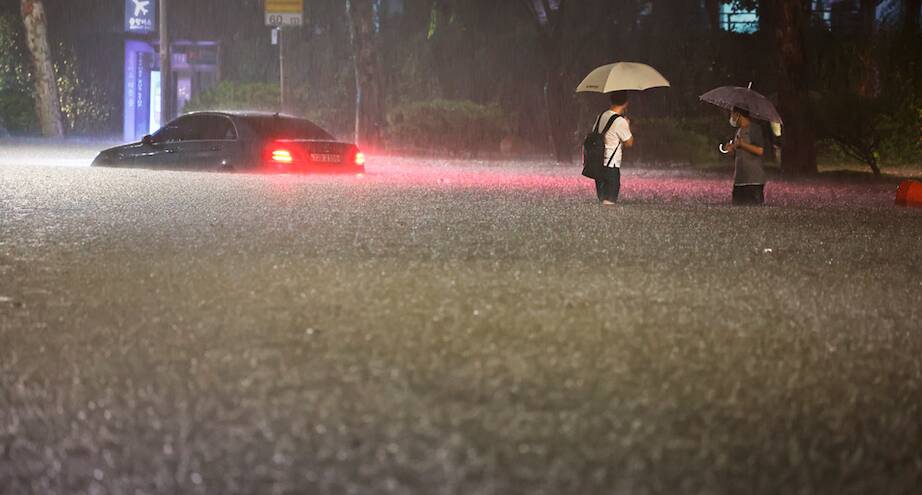Фото дня: сильнейший за 80 лет ливень в Сеуле