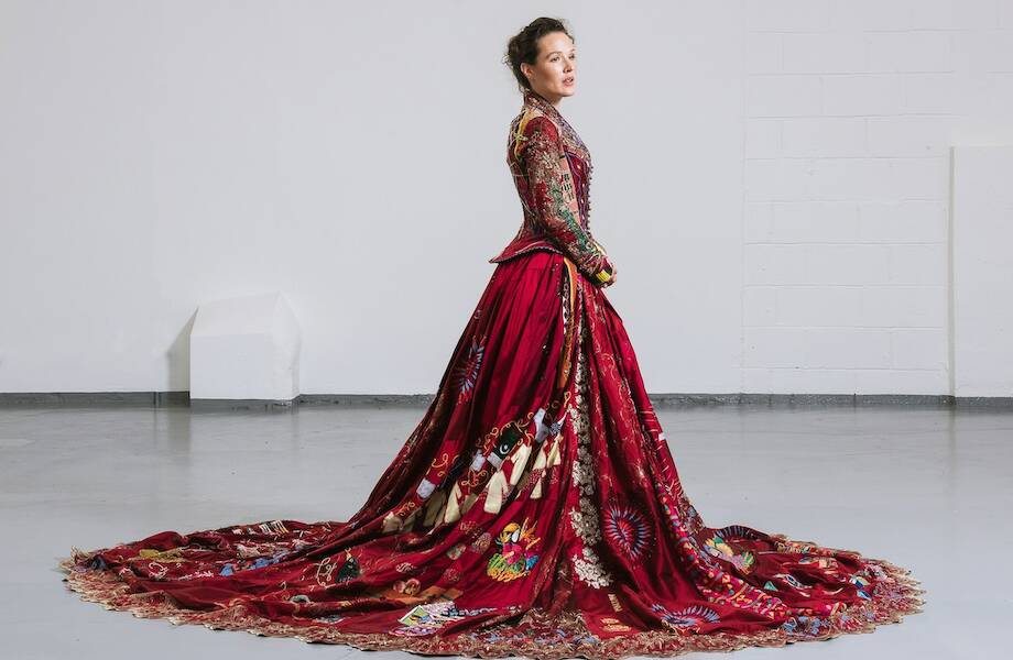 Как выглядит платье, над которым работали 343 вышивальщицы из разных стран