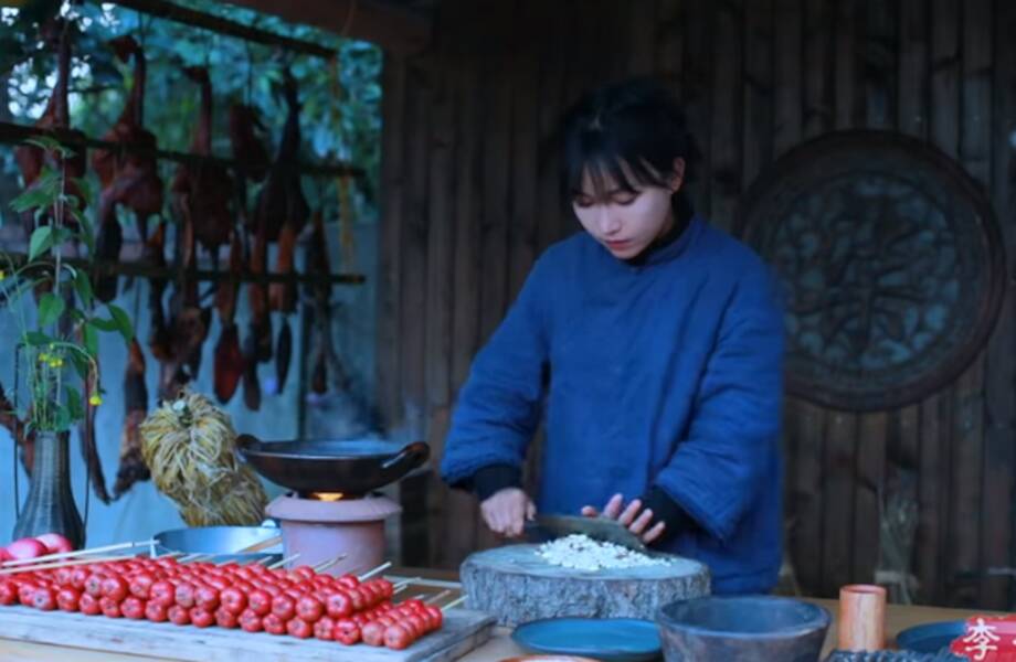 Видео: какие лакомства готовят на Новый год в Китае