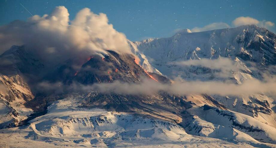 Фото дня: активный вулкан Камчатки