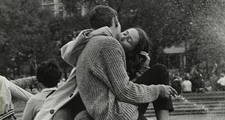 Фото дня: влюбленные в парке Нью-Йорка, 1962