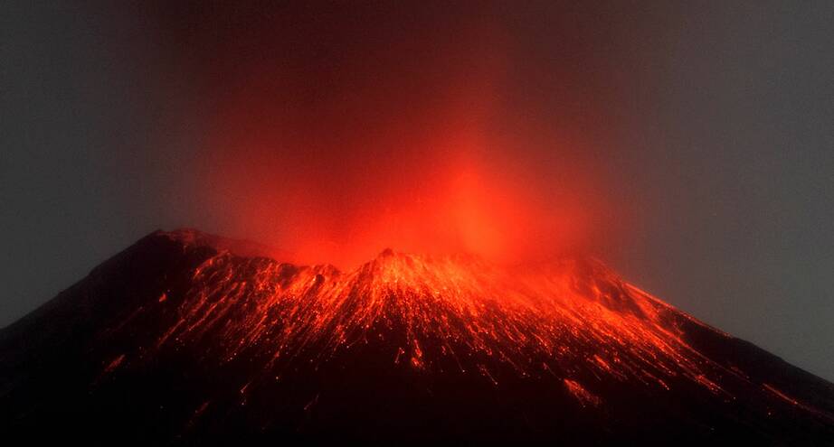 Фото дня: в Мексике началось извержение вулкана