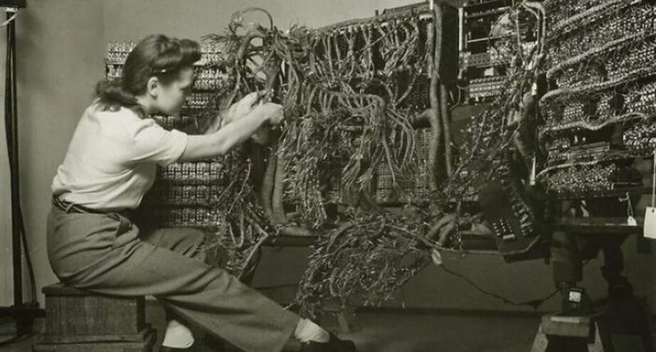 Фото дня: подключение одного из первых компьютеров, 1958