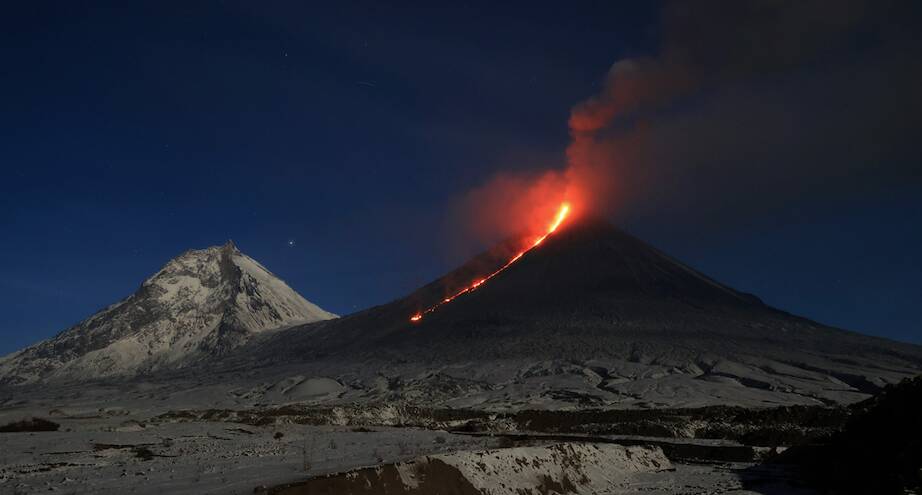 Фото дня: извержение вулкана на Камчатке