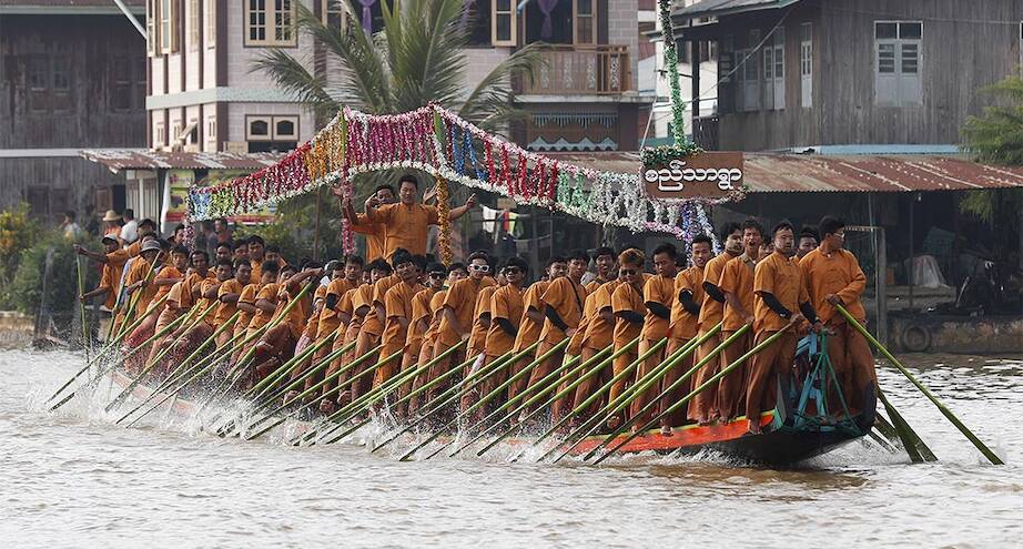 Фото дня: национальный праздник в Мьянме