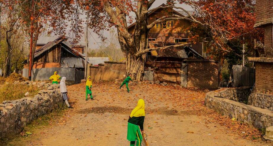 Фото дня: индийские школьницы играют в крикет
