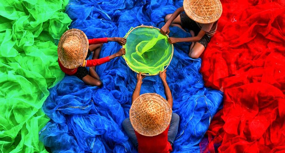 Фото дня: индийские рыбаки за работой