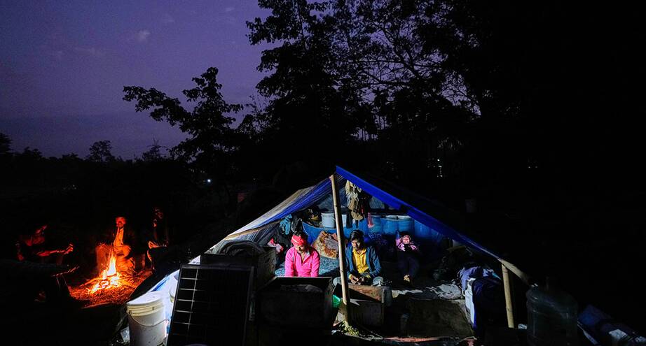 Фото дня: пчеловоды Индии